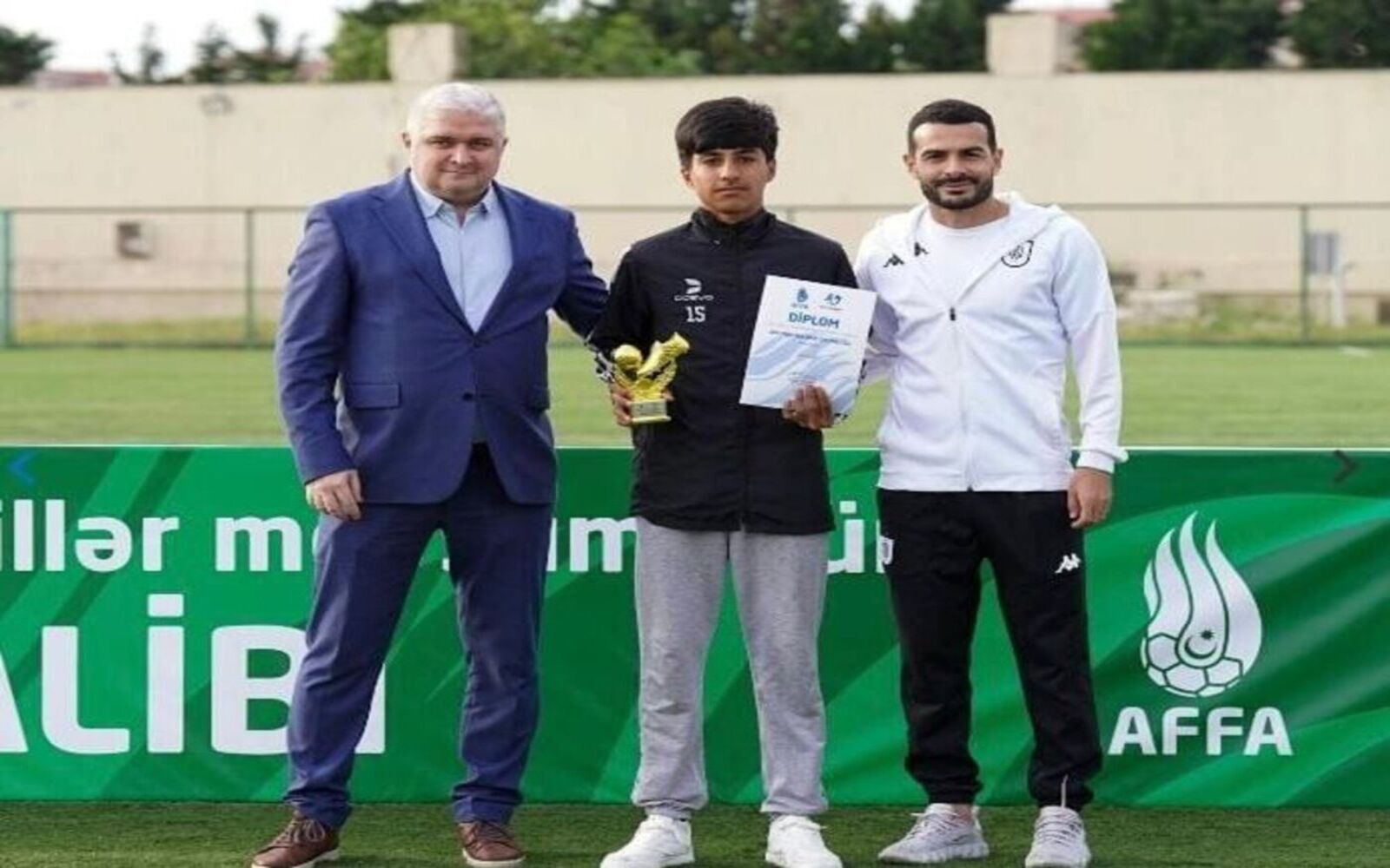 "U-15-in ulduzu Ramin Nəsibov mükafatlandırıldı - 27 qolluq performans!"