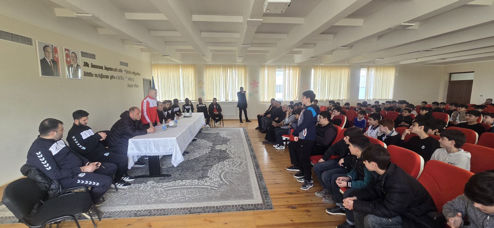 "Karvan" İK: Görüşdən fotolar